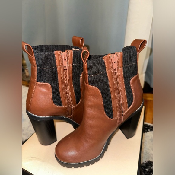 BCBGeneration Booties size 7M - Picture 3 of 7